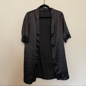 NWOT shein black lace trimmed satin robe sz.XS no belt